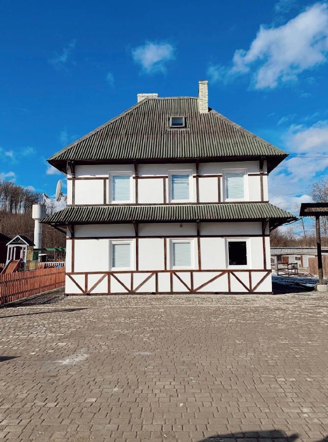 Orlyne Gnizdo Hotel Chernivtsi Exterior photo