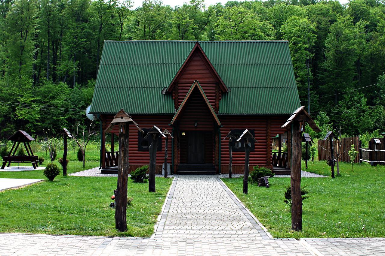 Orlyne Gnizdo Hotel Chernivtsi Exterior photo